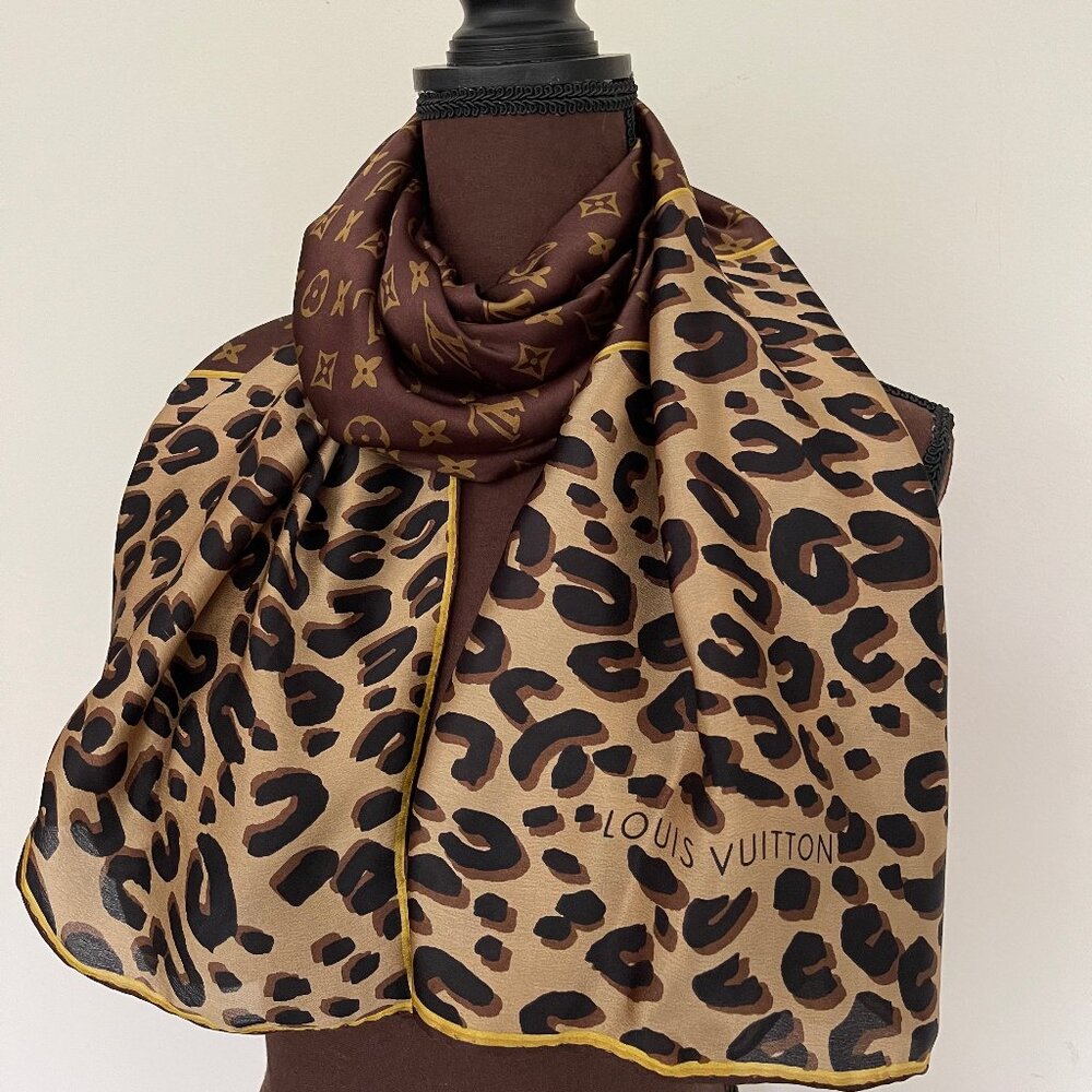 Display#1 Louis Vuitton Monogram Logo Animal Oversize Brown Gold Silk Wrap - Picture 11 of 16